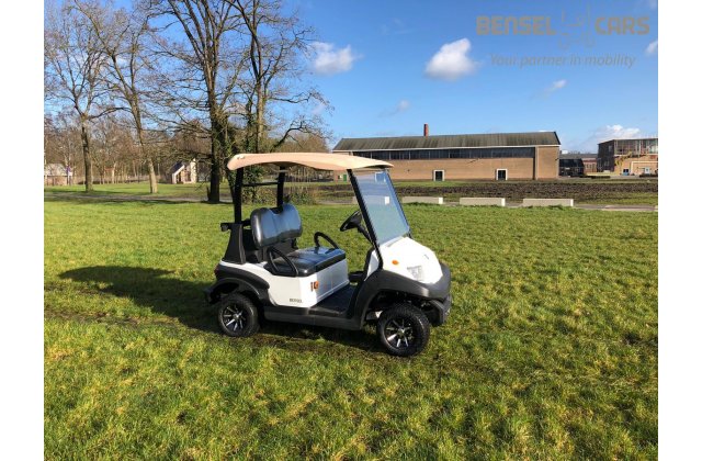Golfcart mit Golftaschen-Halter 2 Pers.