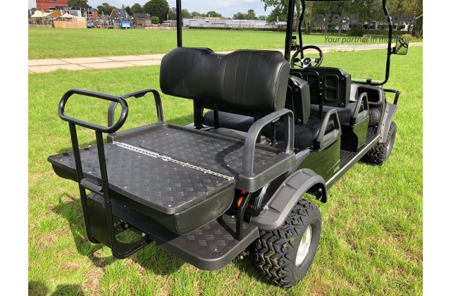 Hochgelegtes Golfcart mit Klappbank 4/6 Pers.