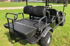 Hochgelegtes Golfcart mit Klappbank 4/6 Pers.
