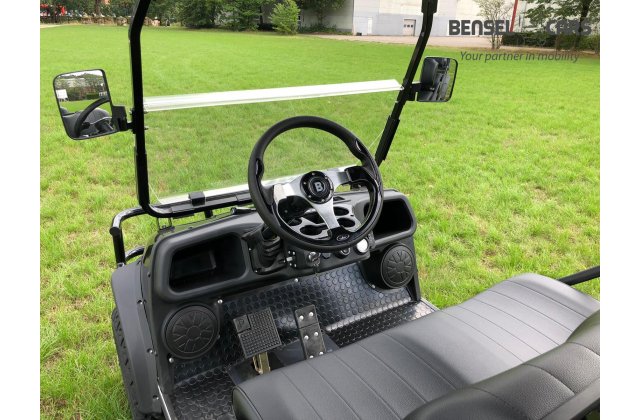 Hochgelegtes Golfcart mit Klappbank 4/6 Pers.