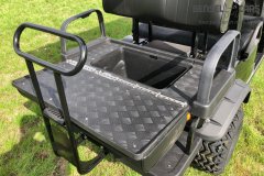 Hochgelegtes Golfcart mit Klappbank 4/6 Pers.