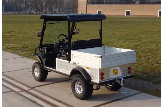 Hochgelegtes Golfcart mit Straßenzulassung und Ladefläche 2 Pers.