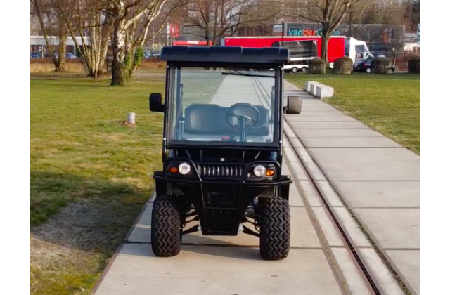 Hochgelegtes Golfcart mit Straßenzulassung und Ladefläche 2 Pers.