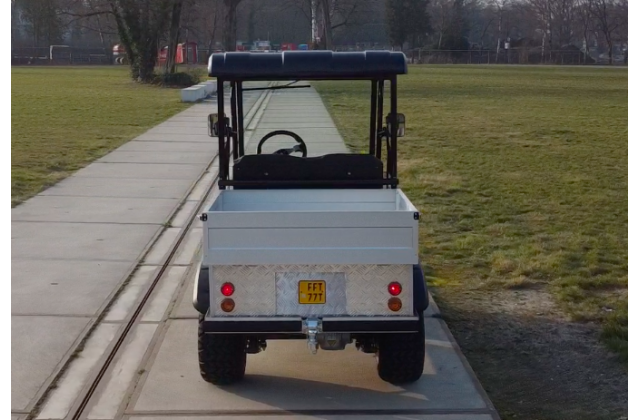 Hochgelegtes Golfcart mit Straßenzulassung und Ladefläche 2 Pers.